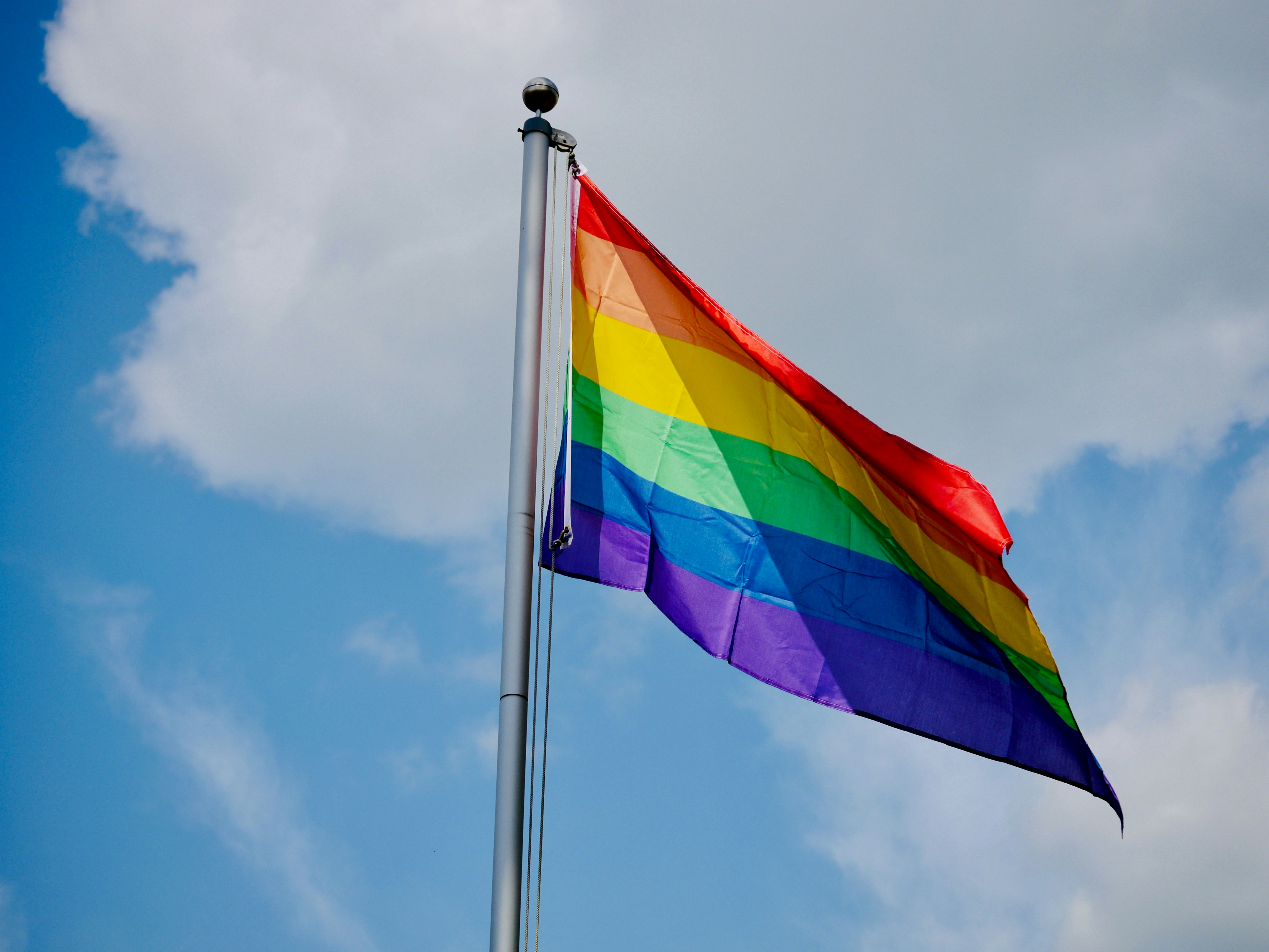 5. juni: Hva mener nordmenn om Pride-flagg i skoler og barnehager?